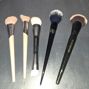 5 Makeup Brushes/ Fenty, Huda Beauty, KVD Beauty And Scott Barnes